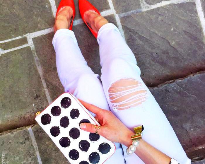 Coral Shoes And White Clothes Outfit Suggestions for Women