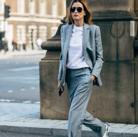 What Color Shoes to Wear with Grey Pants