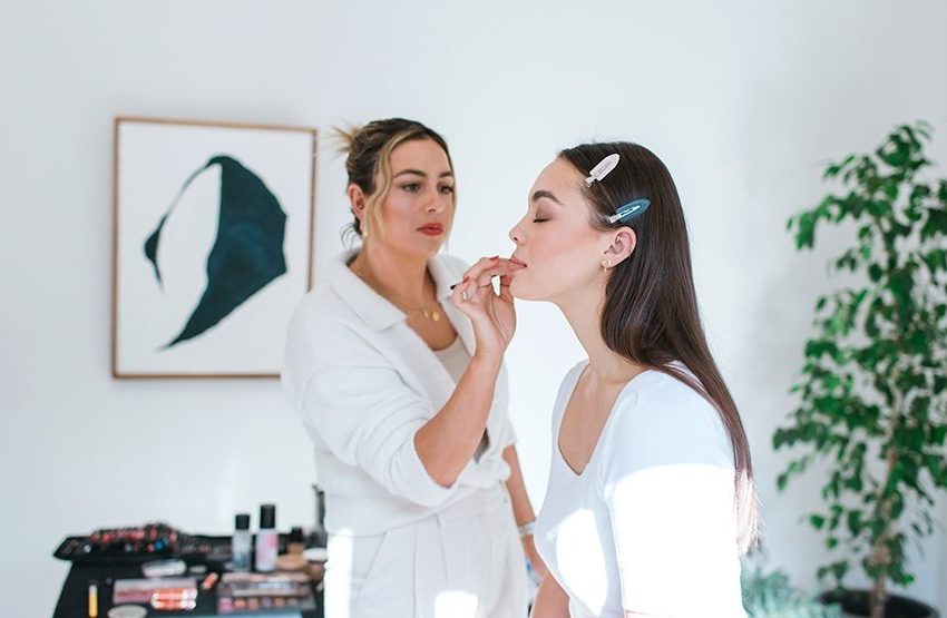 How professional makeup artist Tess Holmes created her successful makeup masterclass